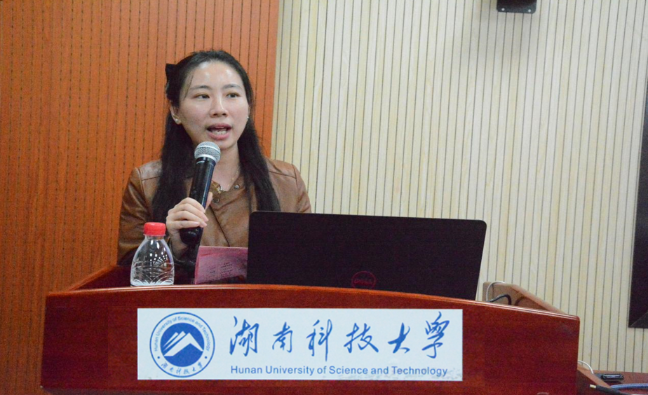 c75da36297164aa990ef6dc0f483b124.png 何珍.png